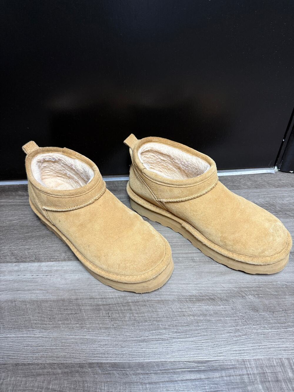 BEARPAW Women’s Size 10 Tan Suede Shearling Lined Short Ankle Boots